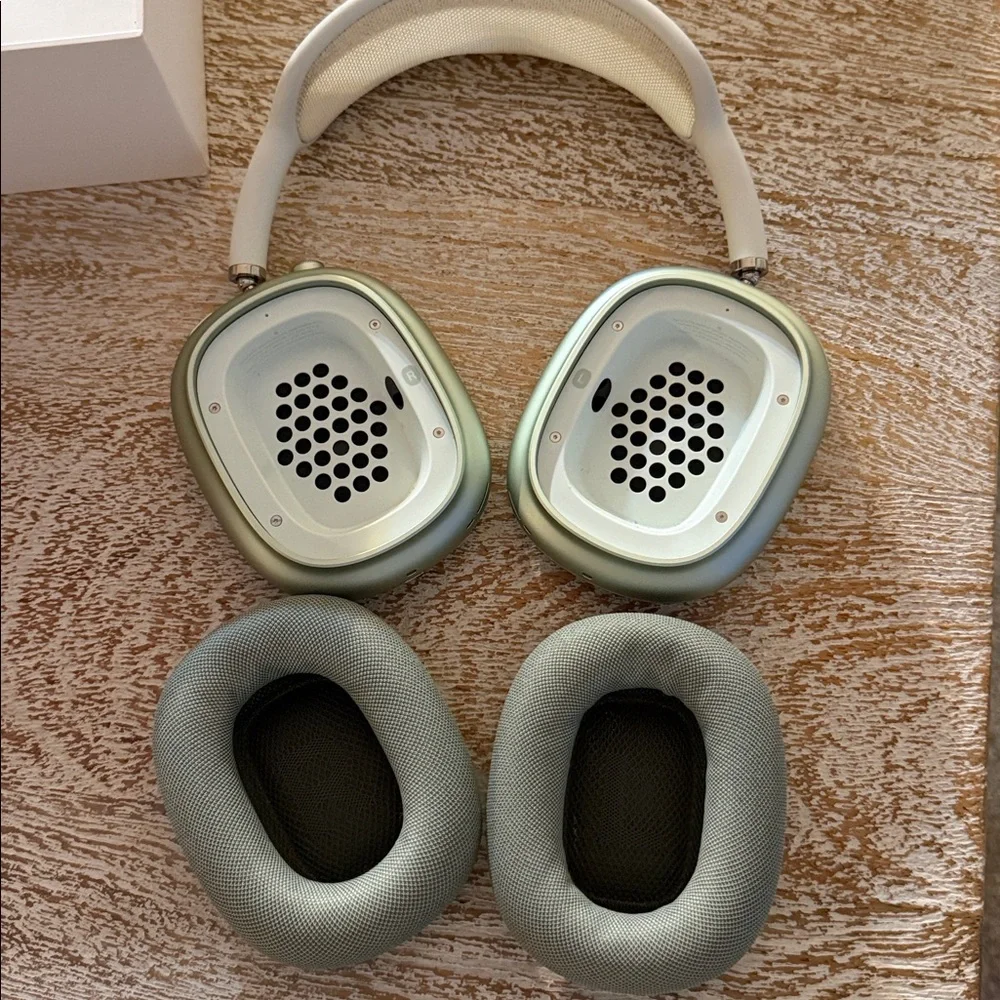 Apple AirPods Max - Picture 11 of 17